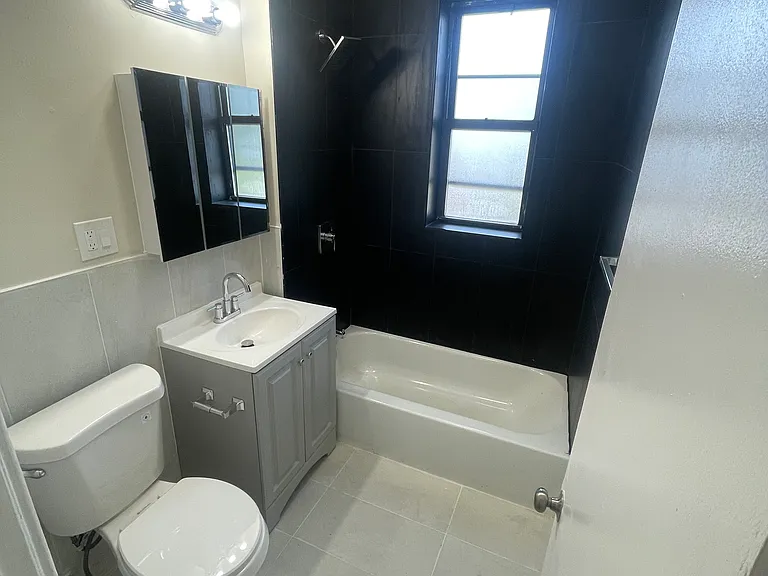 125 Osborne Ter #14R — Photo 4