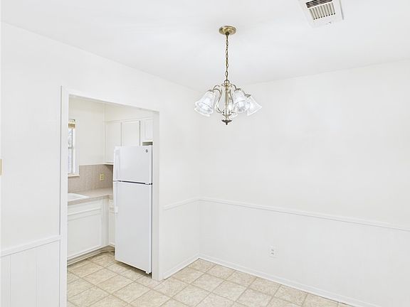 5th image of 119 Wood St