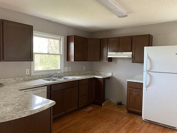 3rd image of 1306 Baxter St