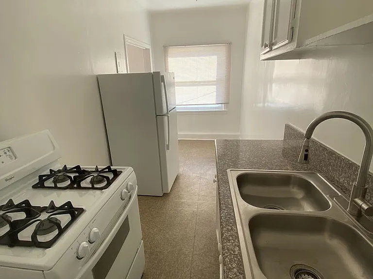 318 S Commonwealth Ave — Photo 17