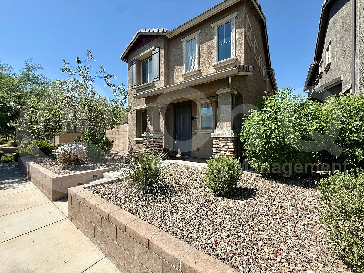 3 bed, 2.5 bath, 1605 sqft, $1,995 — Photo 2