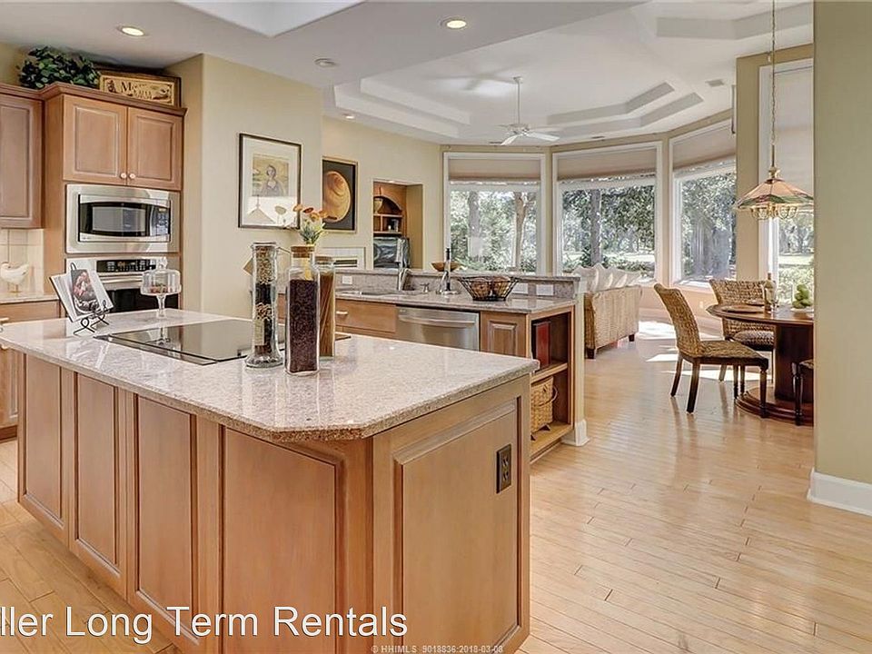 1st image of 7 Royal Crest Dr