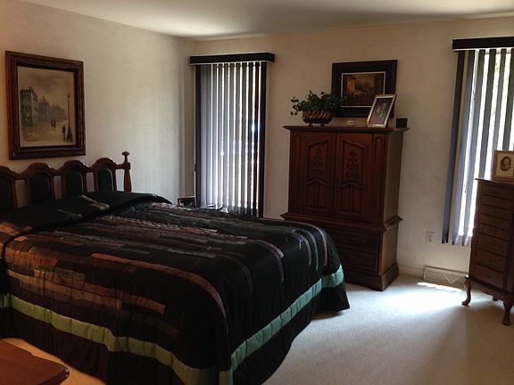 4th image of 110 Newberry Ln