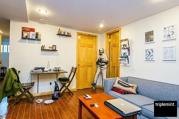 Rented by Triplemint | media 35