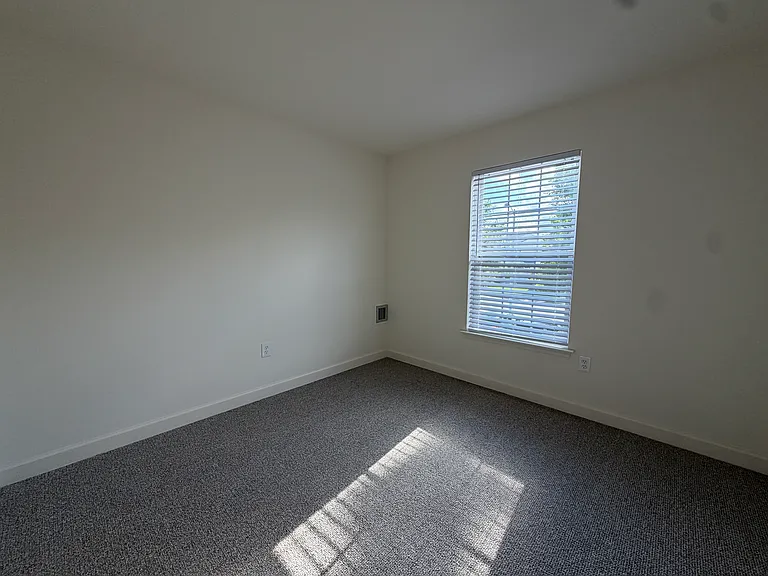 70 Sequoia Dr — Photo 12