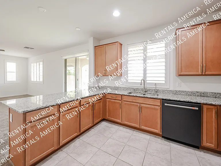 13487 N 174th Ave — Photo 16