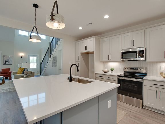 3rd image of 100 Grace Ridge Way