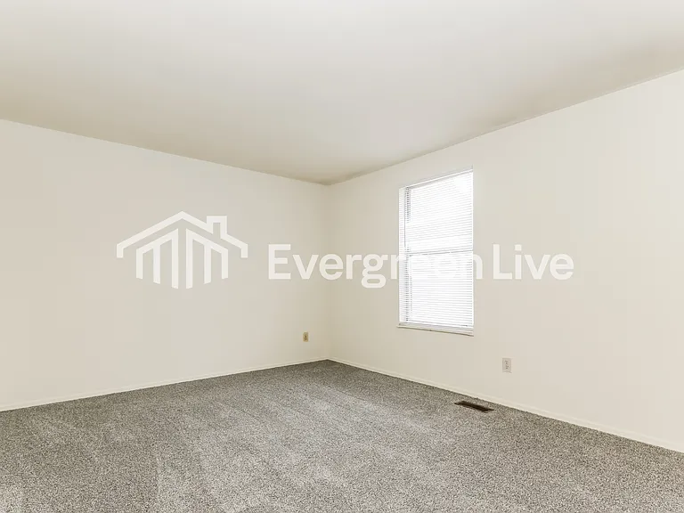7775 Mount Hood Dr — Photo 9