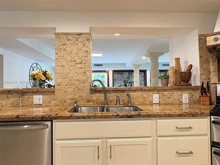 6610 SW 104th Ct — Photo 19