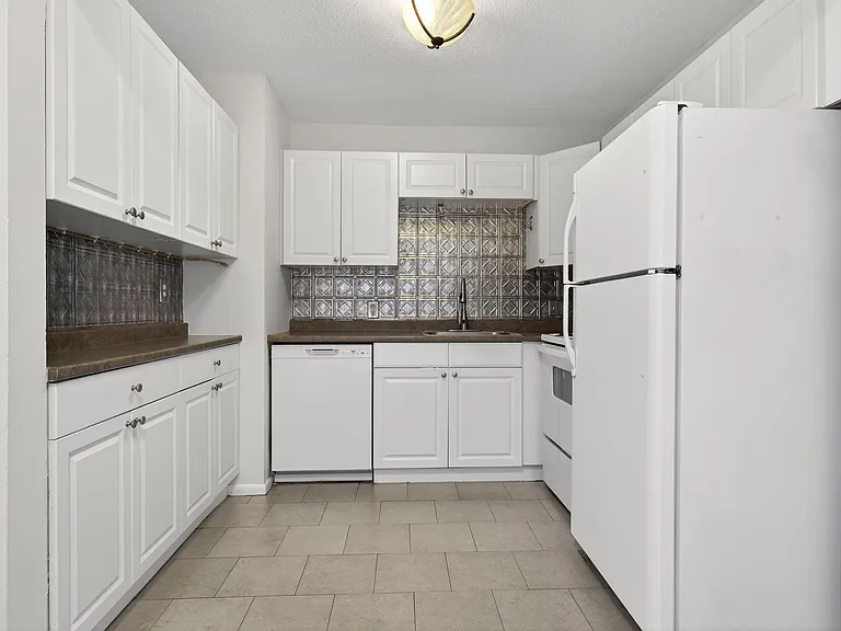 8 Kittredge St #10 — Photo 3