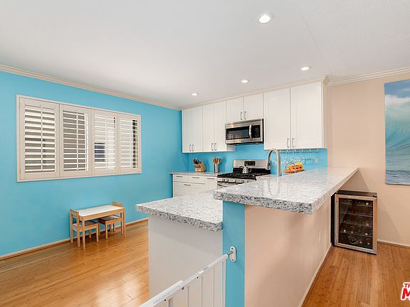 4th image of 4870 1/2 McConnell Ave #30