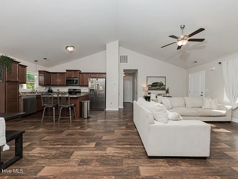 137 Wilburne Dr — Photo 11