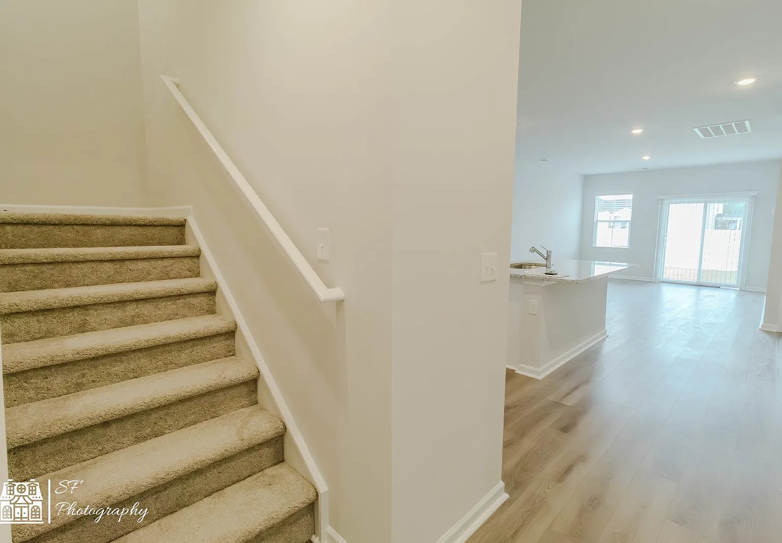 3 bed, 3.0 bath, 1500 sqft, $2,045 — Photo 3