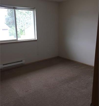 5th image of 1225 N Oak Harbor St APT L2