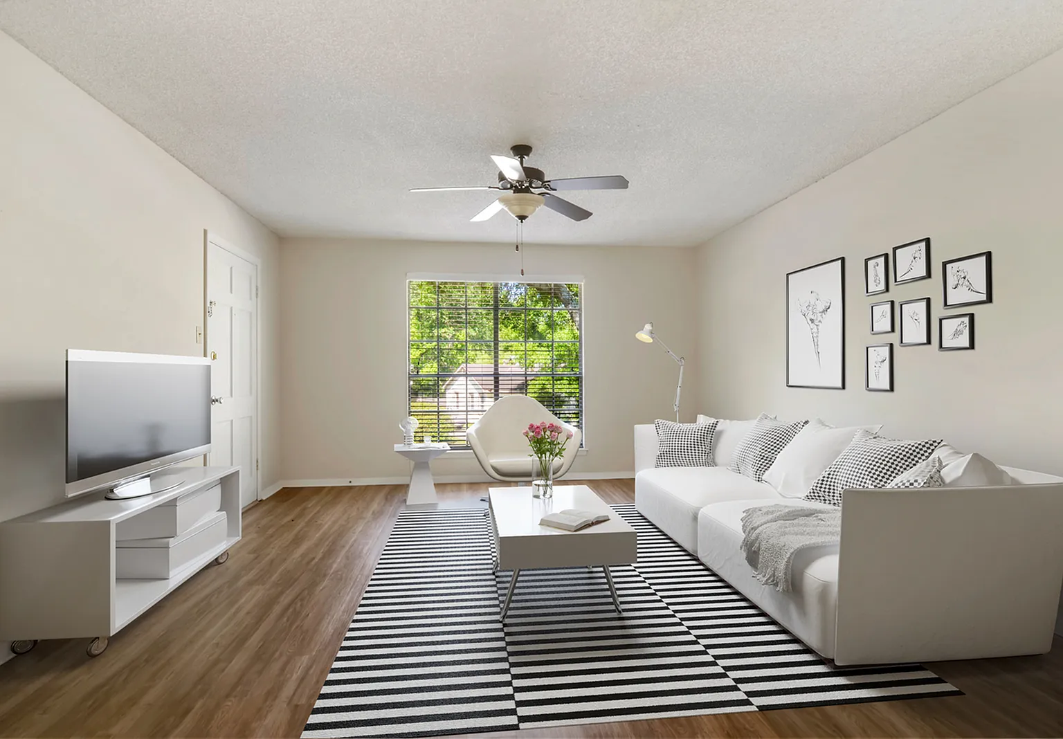Ole Towne — Photo 1