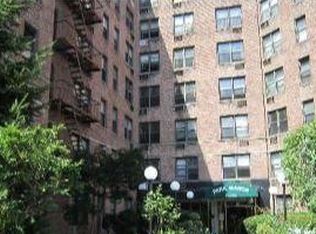 4 Massachusetts Blvd, Floral Park, NY 11001