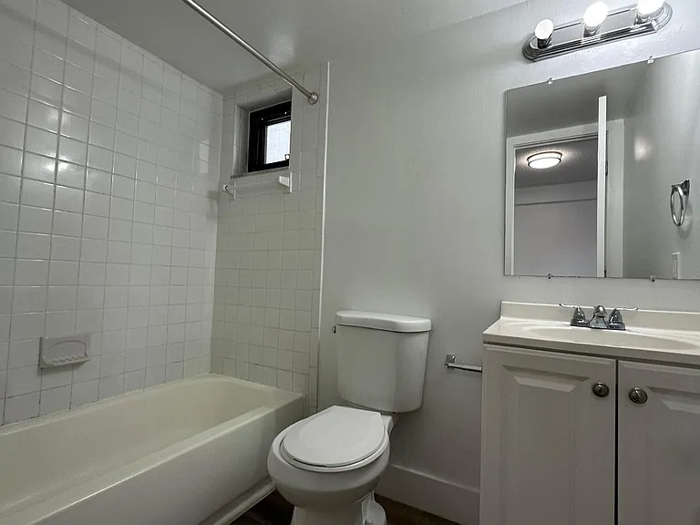 529 SW 4th St — Photo 8
