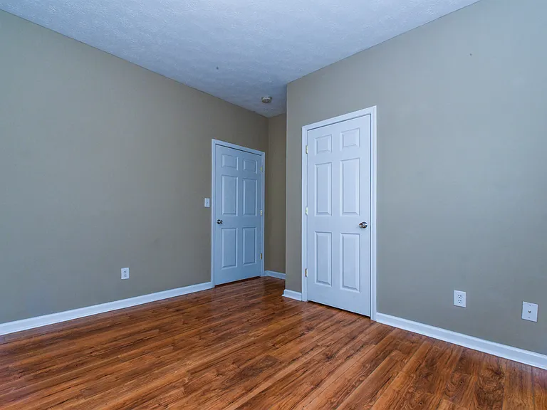 Silver Creek Apartments — Photo 17