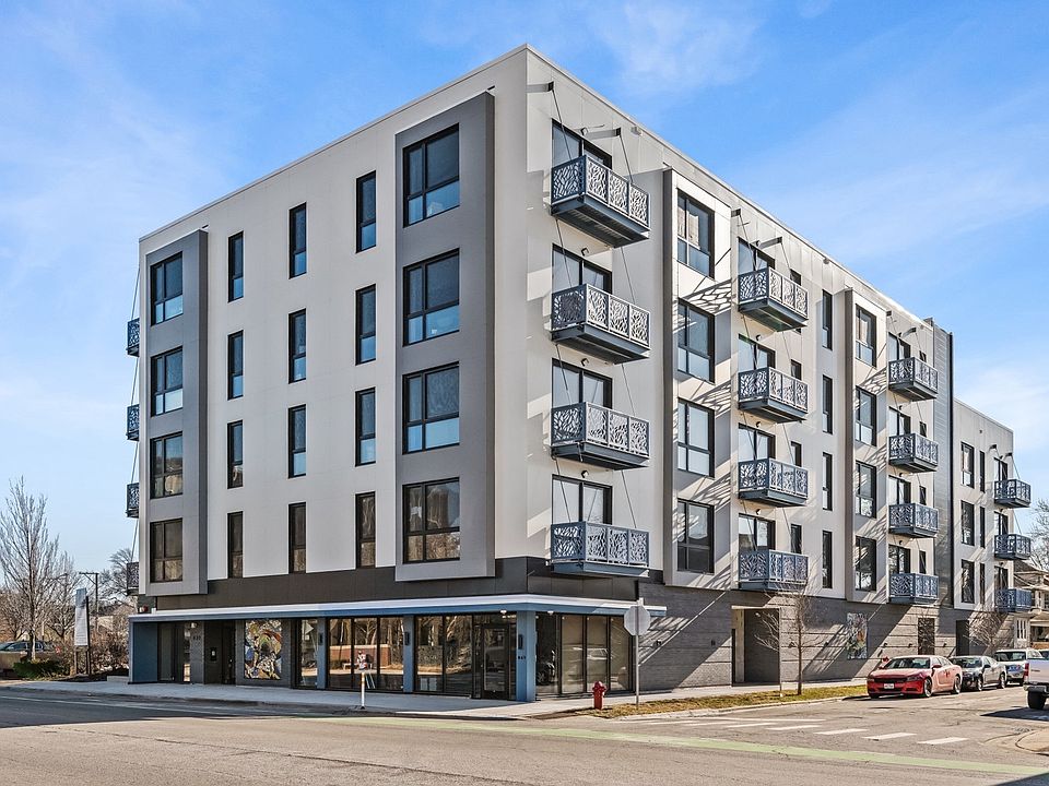 1st image of 839 Madison St #202