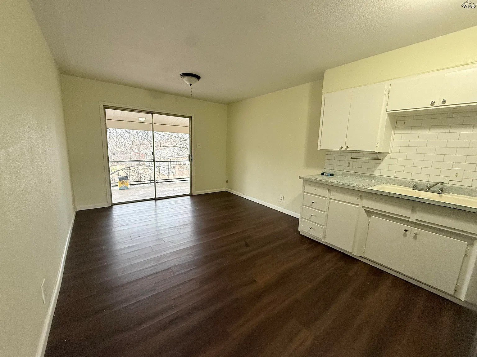 2316 Buchanan St — Photo 2
