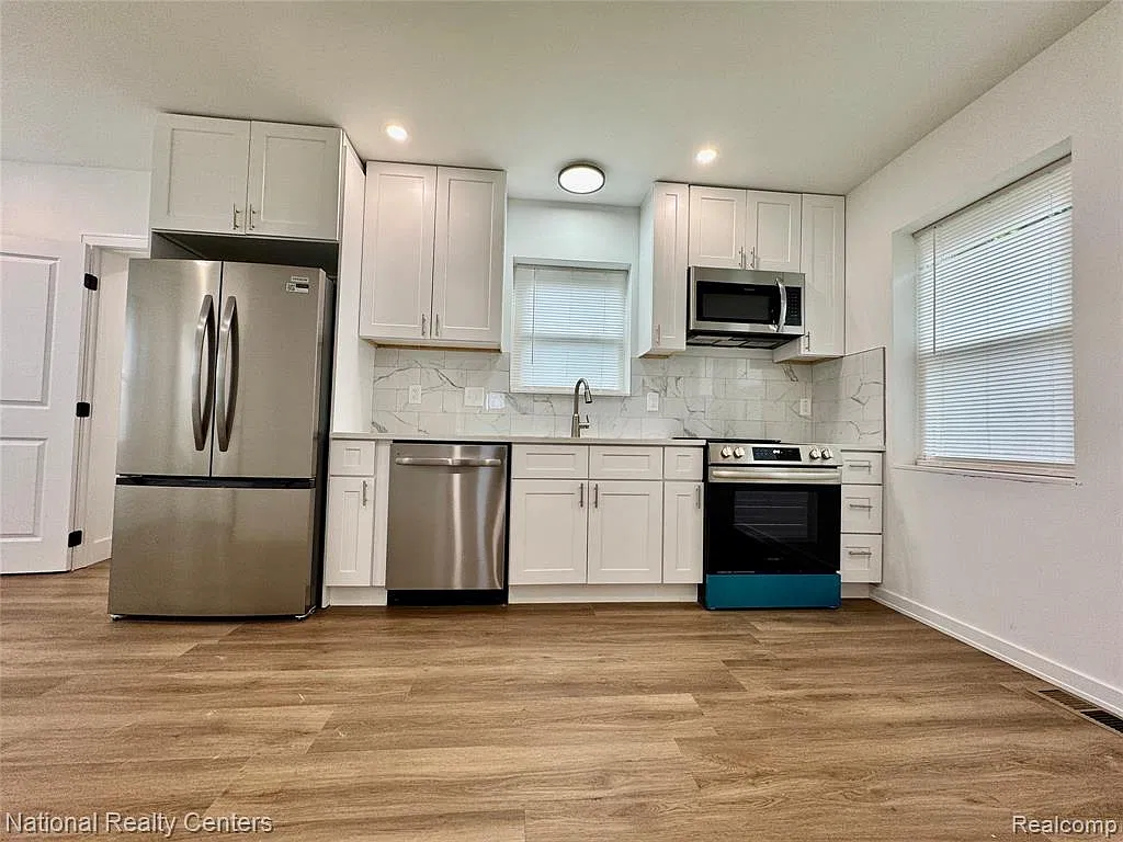 3 bed, 1.5 bath, 1291 sqft, $1,950 — Photo 4