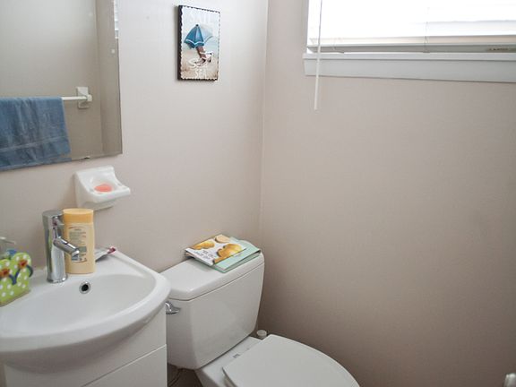 3rd image of 220 Elizabeth St APT D8