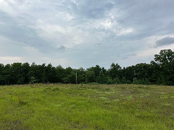 2nd image of 348 Dee Rd