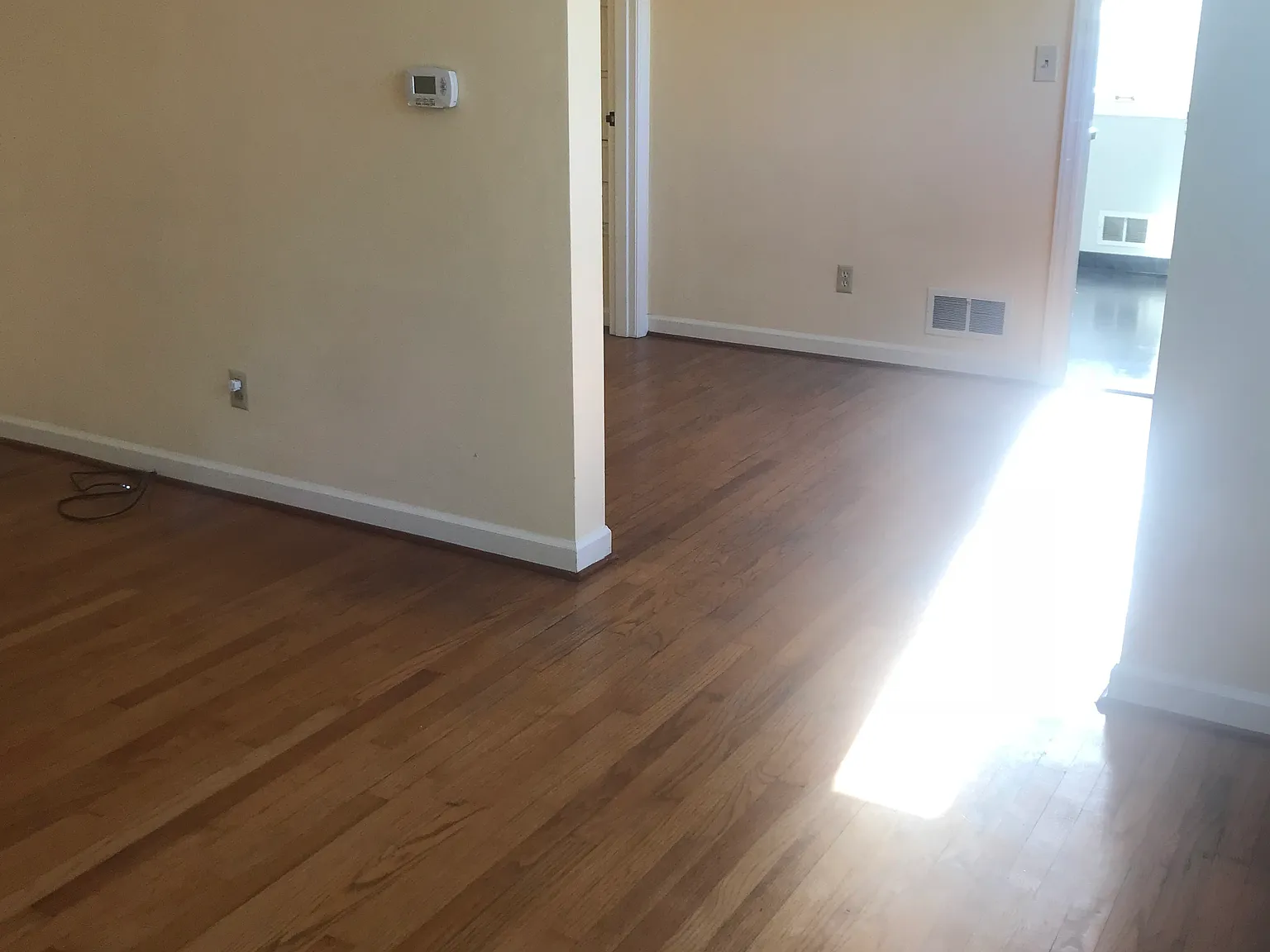 2 bed, 1000 sqft, $2,300 — Photo 4