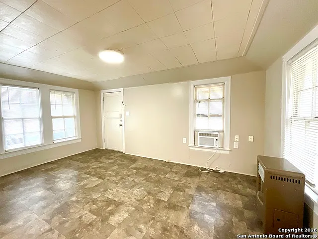 810 W Magnolia Ave #3 — Photo 3