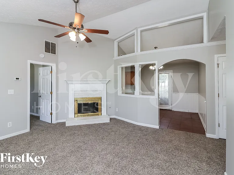 3818 Clarendon Pl — Photo 3