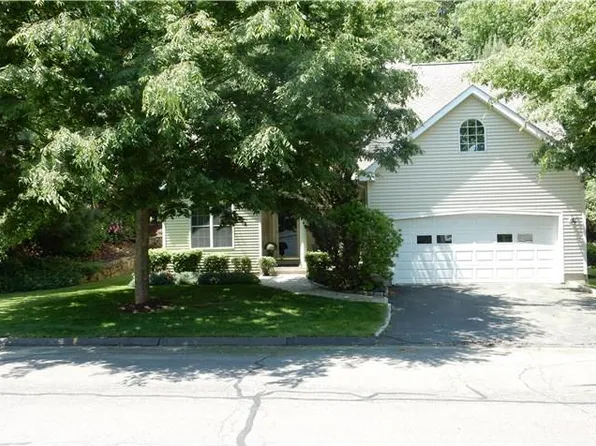 119 Governor Trumbull Way, Trumbull, CT 06611