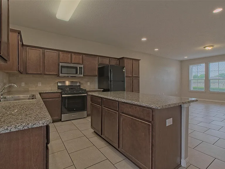 315 N Heatherwilde Blvd — Photo 14