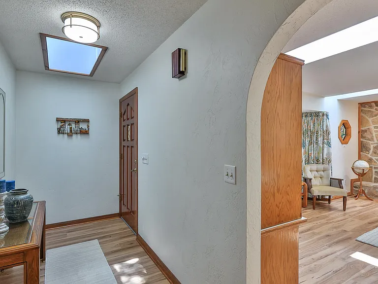 1807 Lindbergh Ln — Photo 6