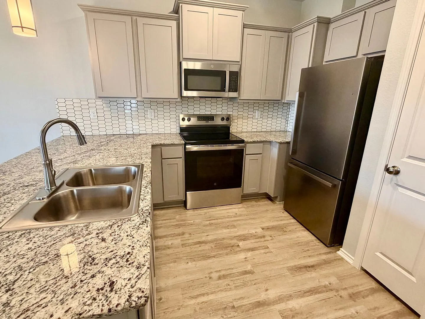 1227 Lexington Drive — Photo 3