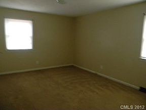 5th image of 425 Martha Ave