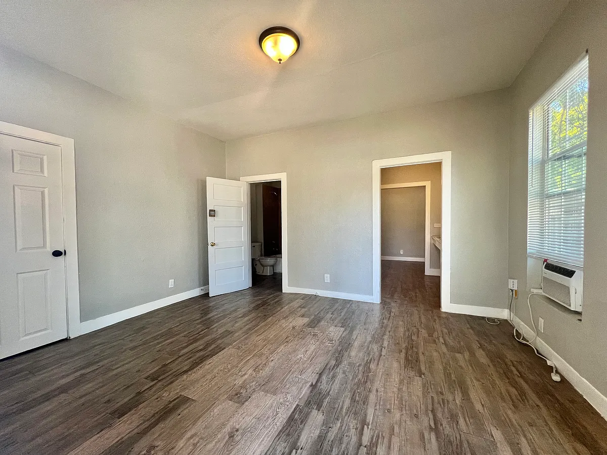 Building Photo - 116 Cornell Ave #201
