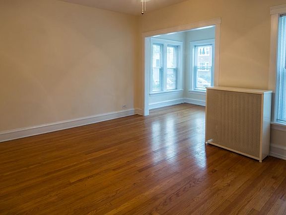 2nd image of 3139 W Eastwood Ave APT 2