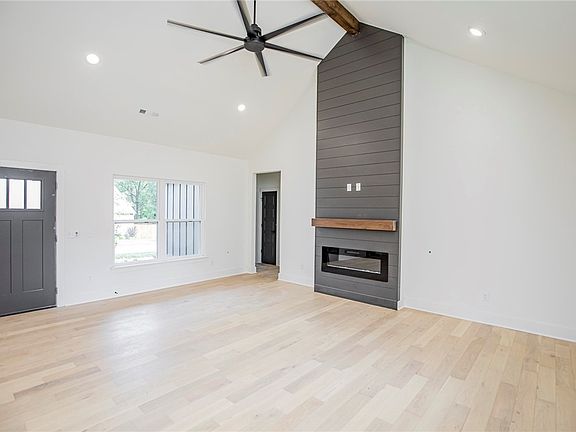 3rd image of 14 Eastleigh Cir