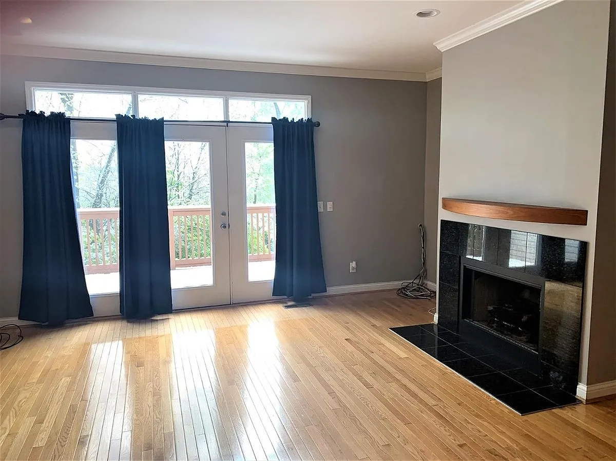 2550 Cleinview Ave — Photo 2