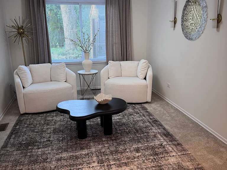 421 Collen Dr — Photo 3