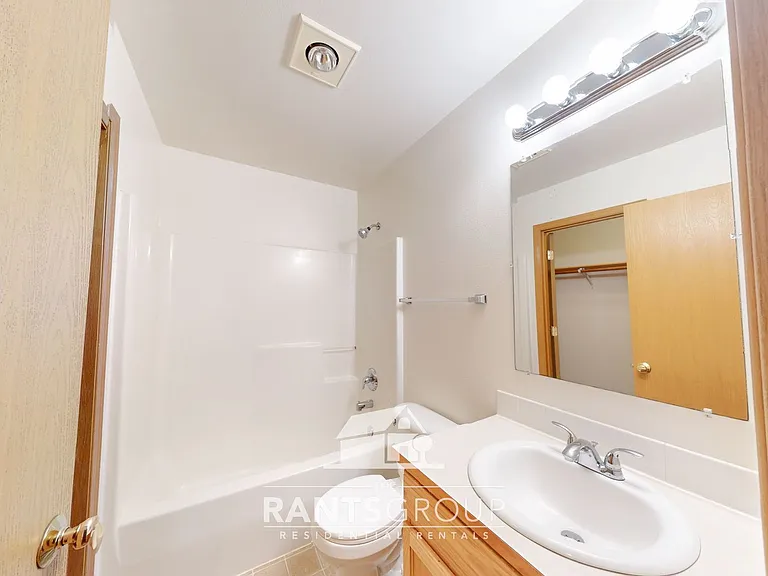 695R — Photo 22