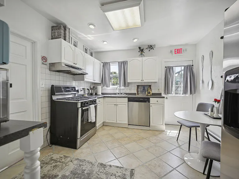 4057 Benning Rd NE — Photo 7