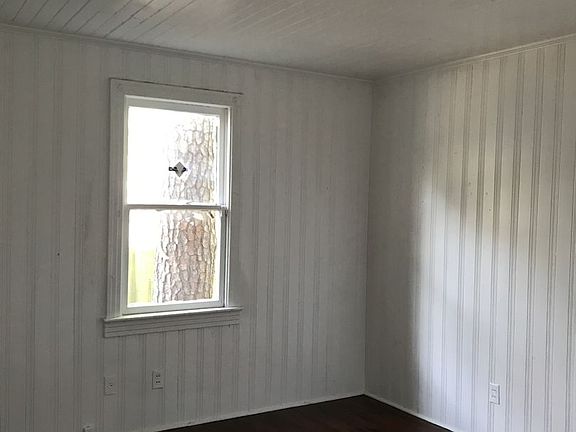 5th image of 3204 Monroe St