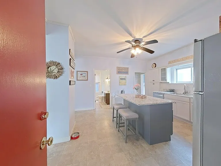 36 Dixon St — Photo 2