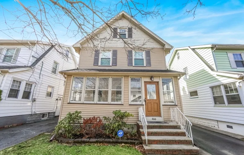 4 bed, 1467 sqft, $3,800 — Photo 1