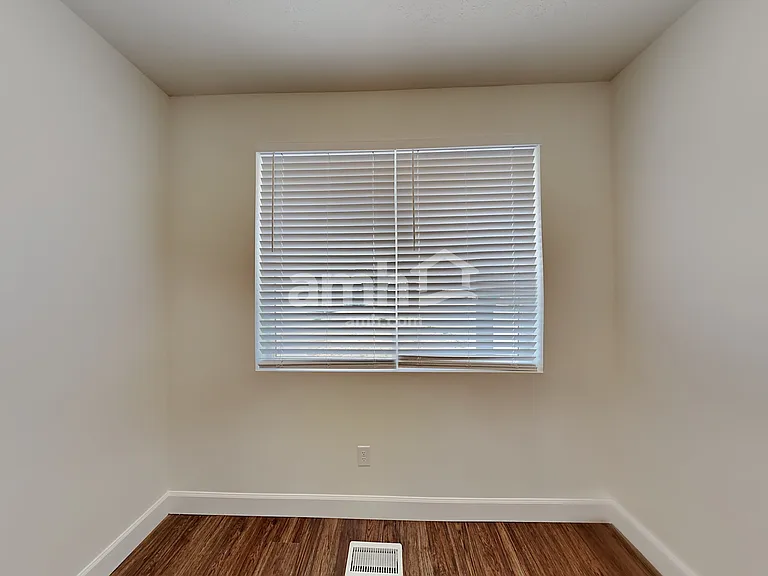 2222 E Silverado Ln — Photo 6