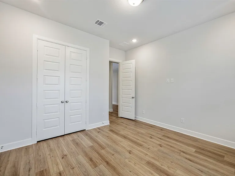 Guest Room / Bedroom 2