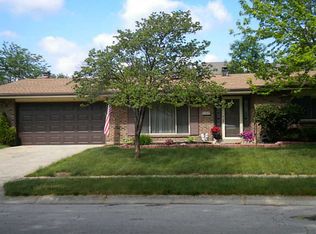 707 Angelia Ct, Englewood, OH