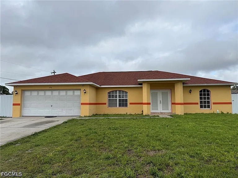 696 Homestead Rd S — Photo 2
