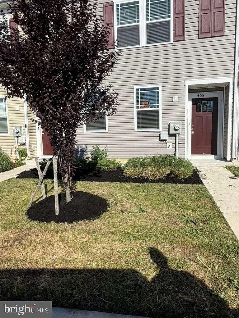 3 bed, 2.5 bath, 1456 sqft, $1,725 — Photo 1